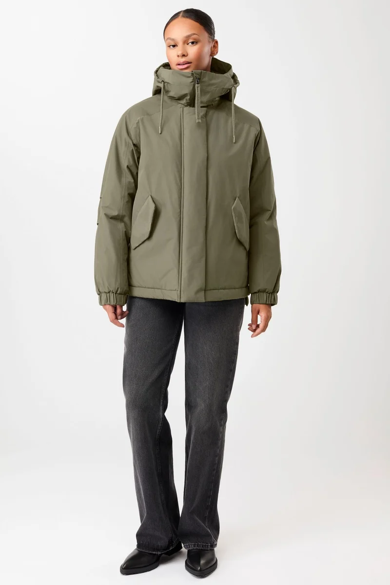 Wattierter Kurzparka in lockerem Volumen (Sencha)