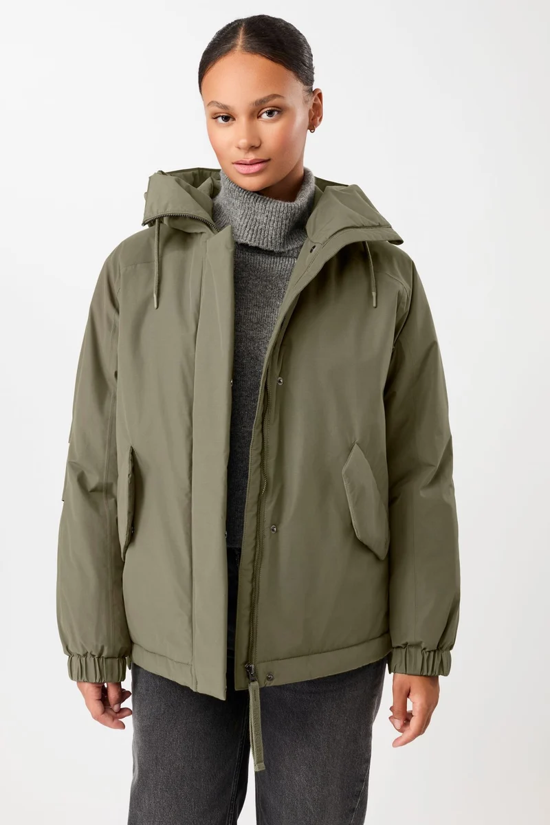Wattierter Kurzparka in lockerem Volumen (Sencha)
