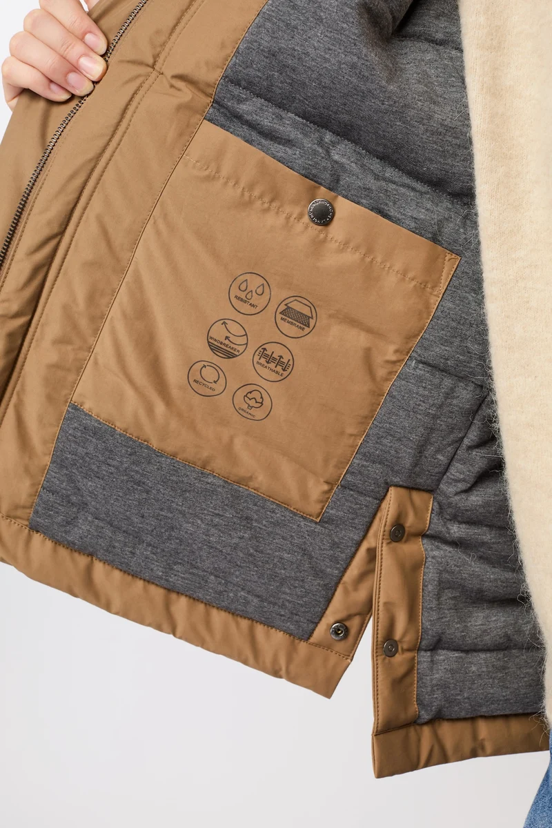 Wattierter Kurzparka in lockerem Volumen (Oak)