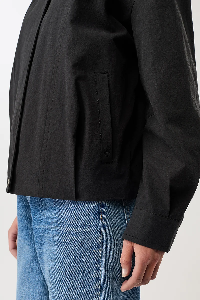 Modische Bomberjacke mit Kellerfalte im Rücken (Black)