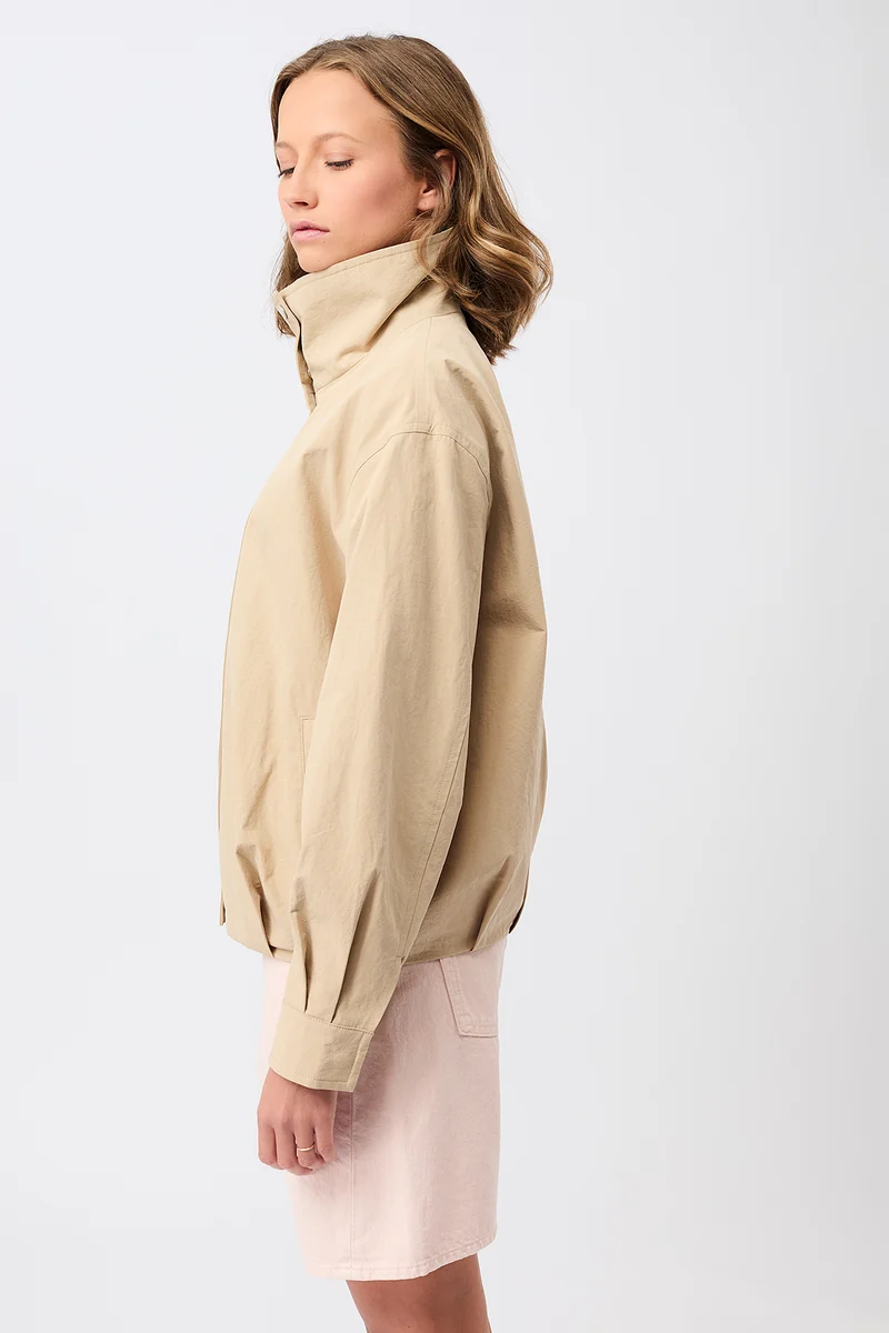 Modische Bomberjacke mit Kellerfalte im Rücken (Natural)