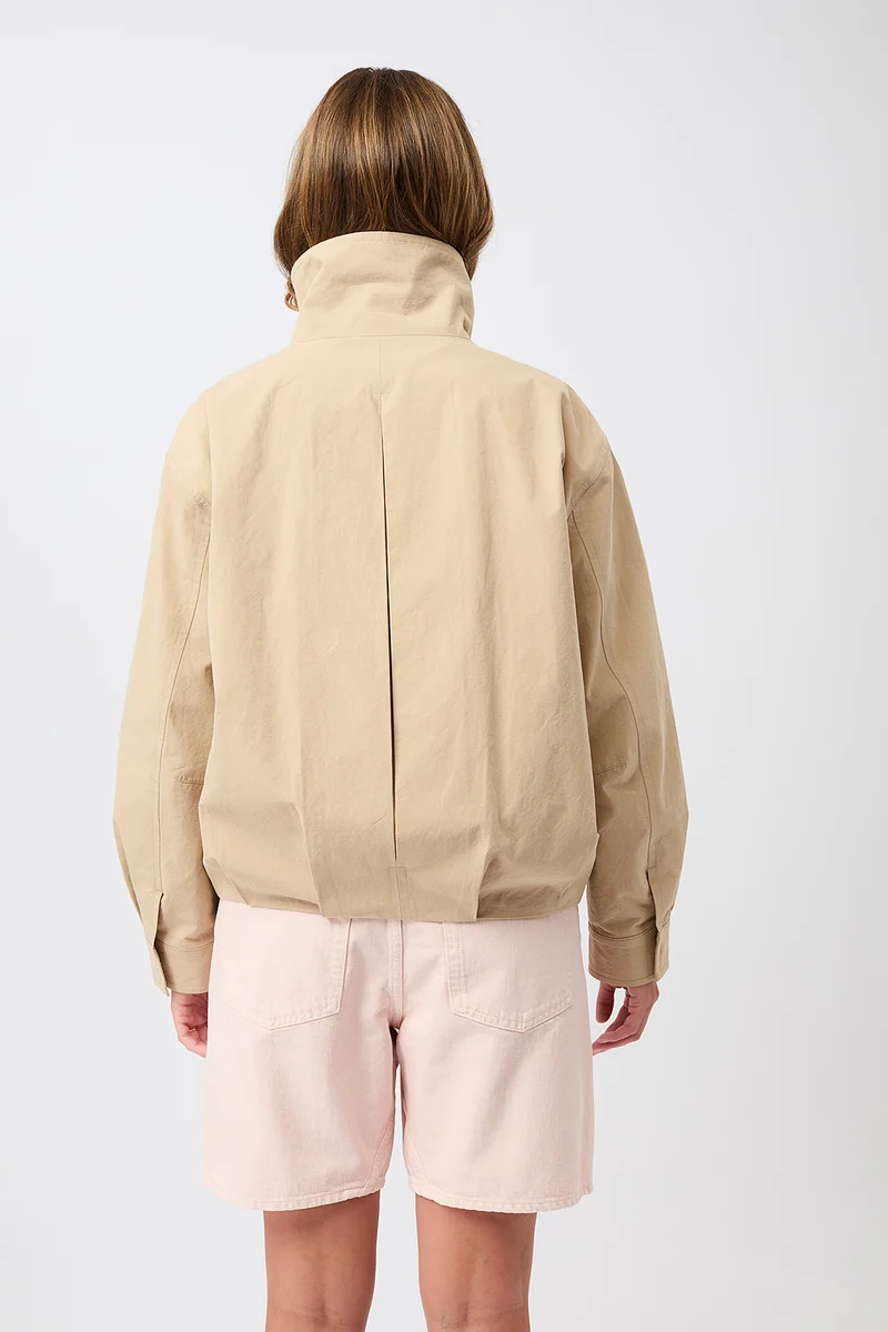 Modische Bomberjacke mit Kellerfalte im Rücken (Natural)