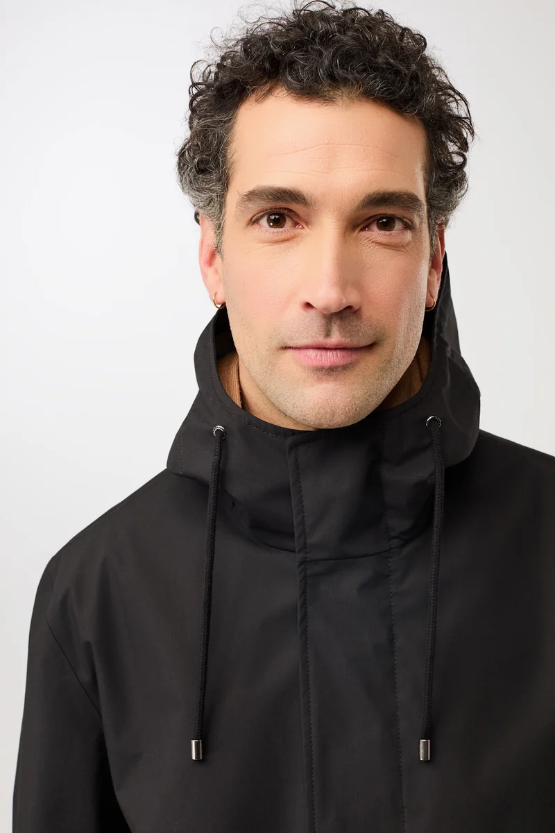 Regenparka mit seitlichen Reißverschlüssen am Saum (Black)