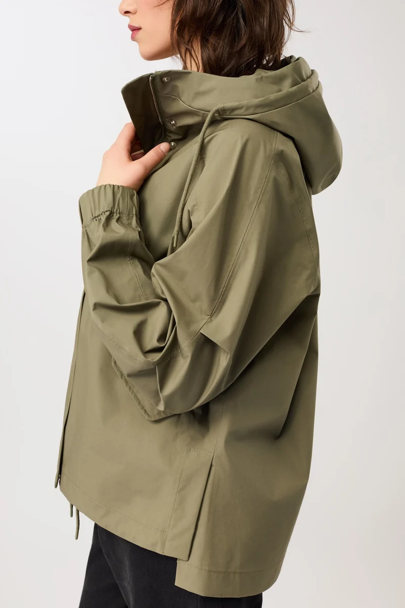Kapuzenjacke mit Falten am Arm (Stone Moss)