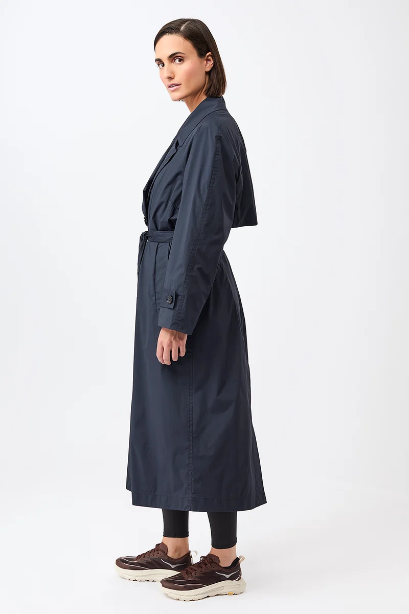 Leichter Trenchcoat, klassisch geschnitten und Raglannaht (Navy)