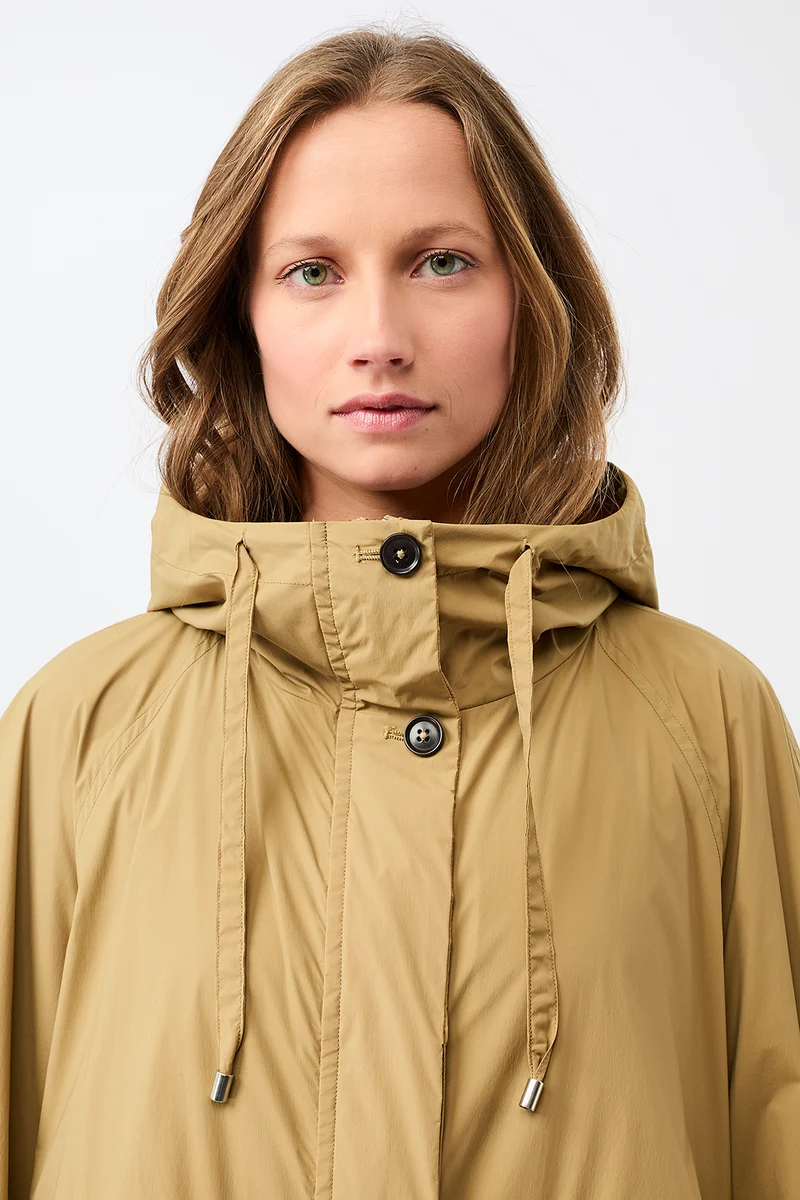 Modische Kapuzenjacke mit großen Taschen (Breeze)