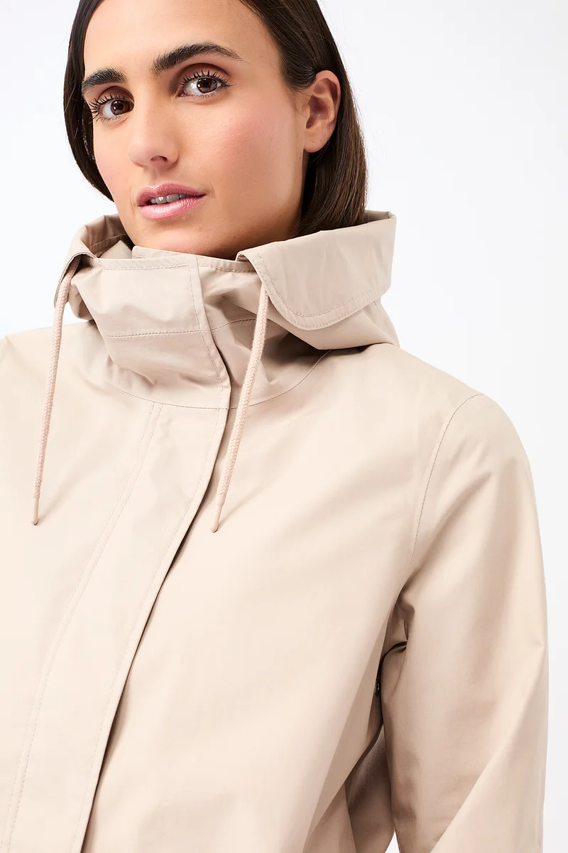 Kurzer Regenparka aus Bio-Baumwolle (Blush)