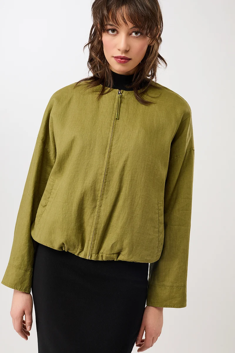 Rundhals Bomberjacke mit Leistentasche (Green Olive)