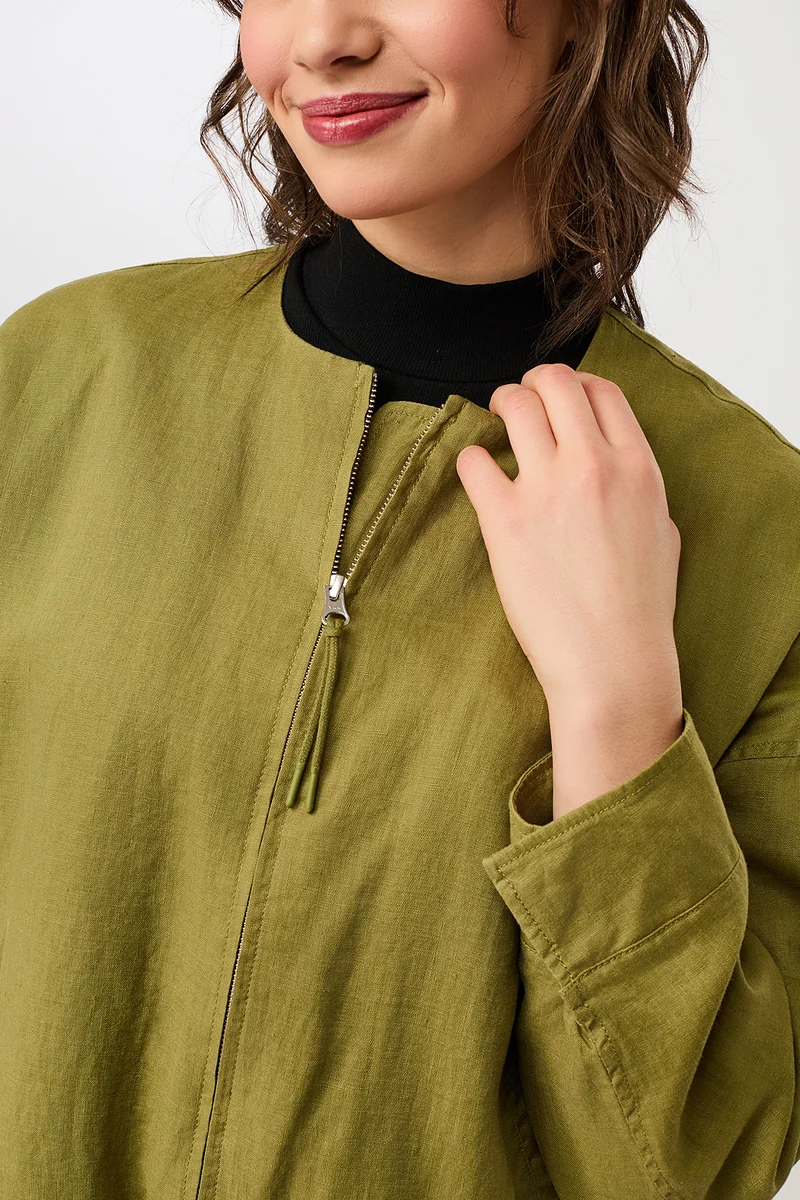 Rundhals Bomberjacke mit Leistentasche (Green Olive)