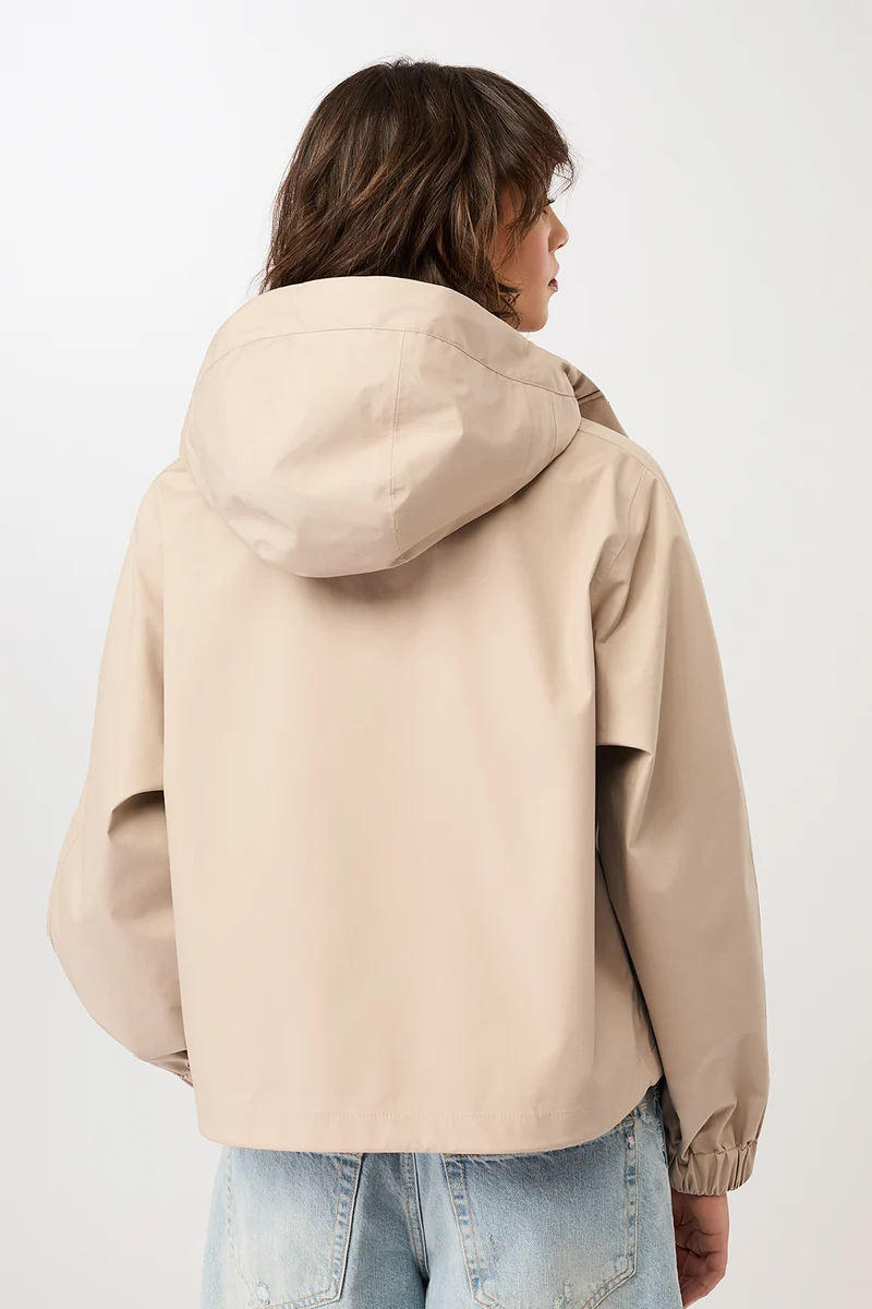 Kurze Regenjacke mit Reissverschlußtasche - (Blush)