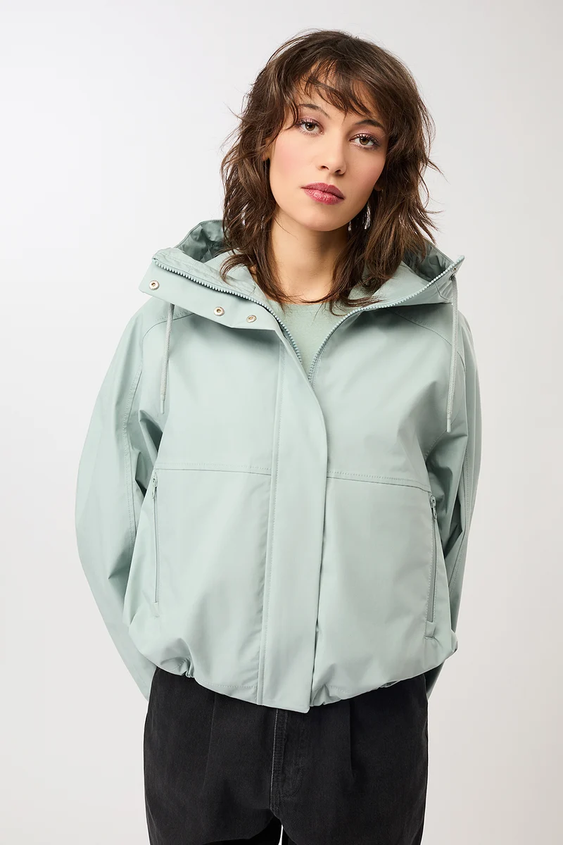 Kurze Regenjacke mit Reissverschlußtasche (Flow)