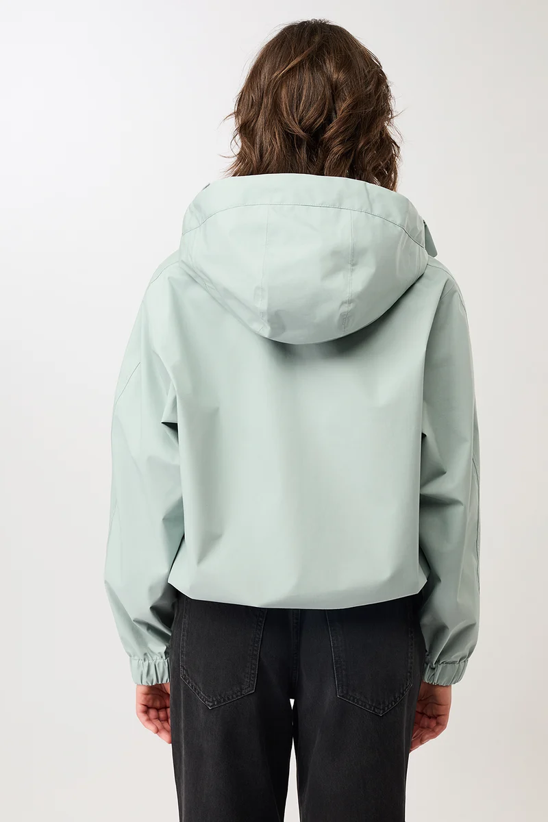 Kurze Regenjacke mit Reissverschlußtasche (Flow)