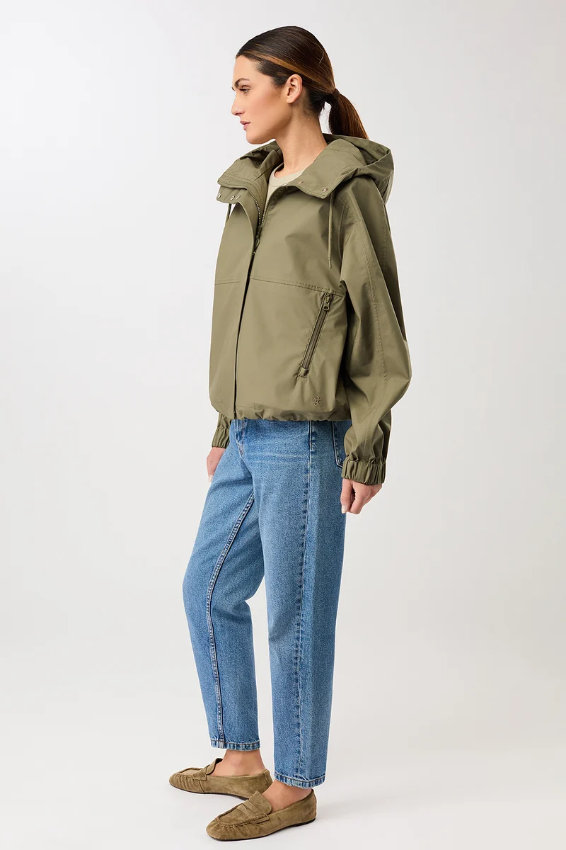 Kurze Regenjacke mit Reissverschlußtasche (Stone Moss)