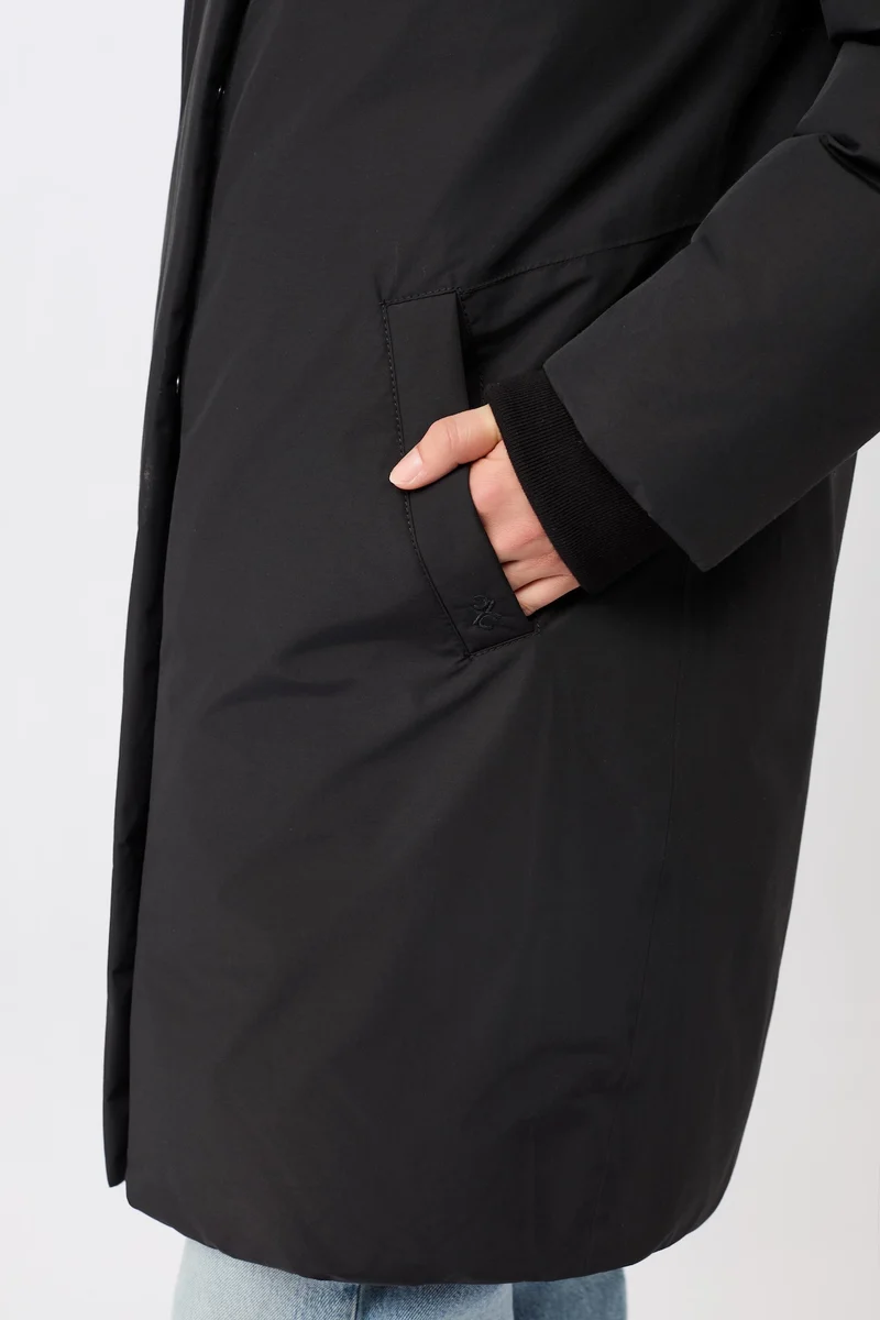 Lange Jacke mit Kapuze und Eco Daune (Black)