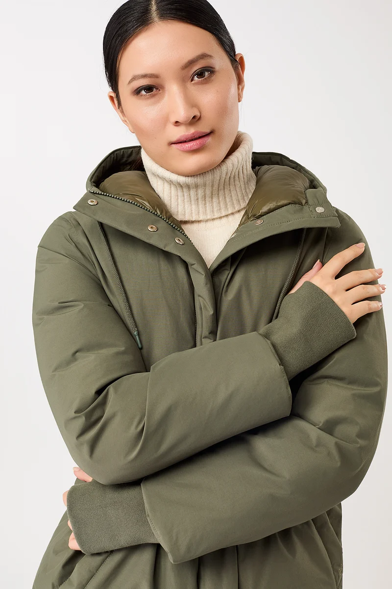 Lange Jacke mit Kapuze und Eco Daune (Sencha)