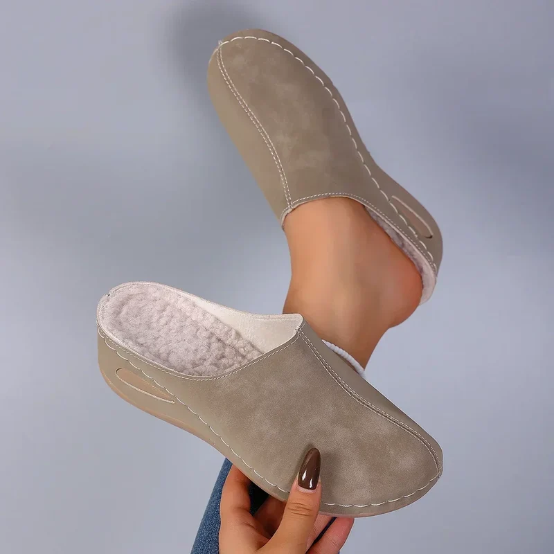 Komfortable orthopädische Hausschuhe im zeitlosen Design für den Alltag
