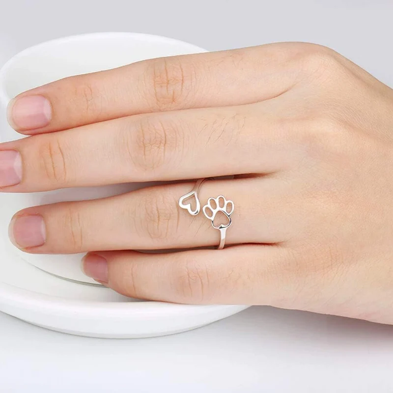 Handgefertigter Ring mit Pfote und Herz