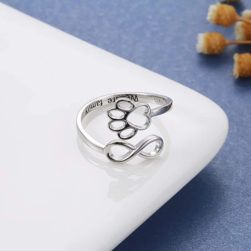 Handgefertigter Ring mit Pfote und Herz