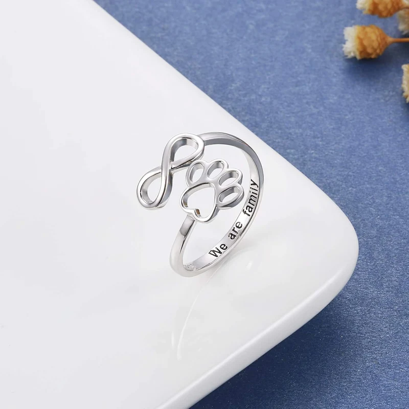 Handgefertigter Ring mit Pfote und Herz