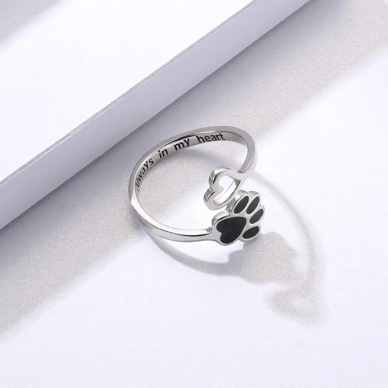 Handgefertigter Ring mit Pfote und Herz