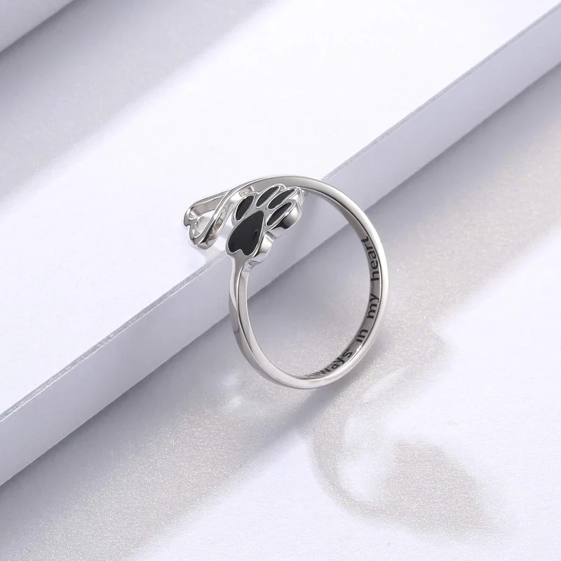 Handgefertigter Ring mit Pfote und Herz