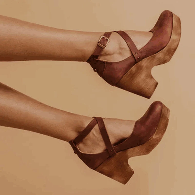 Erika – Damenschuhe mit Keilabsatz und geschlossener Spitze