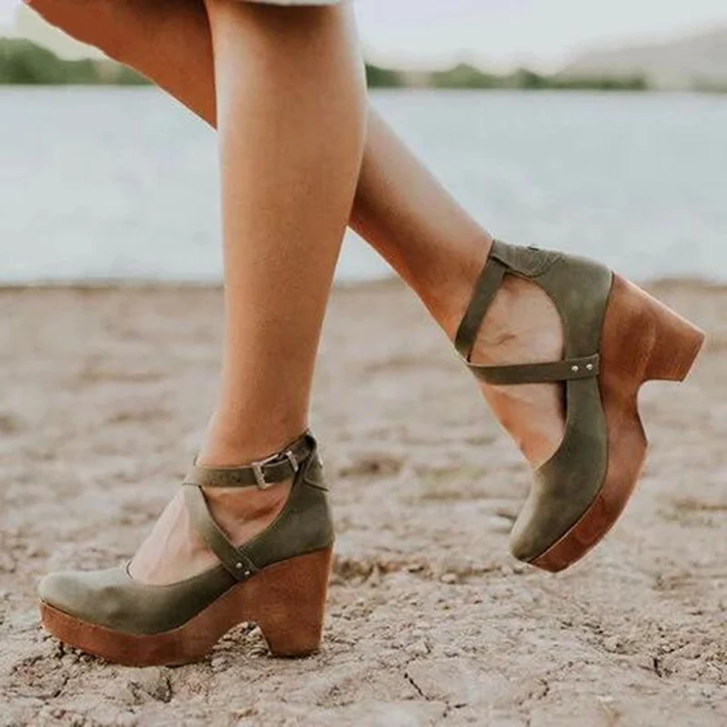 Erika – Damenschuhe mit Keilabsatz und geschlossener Spitze