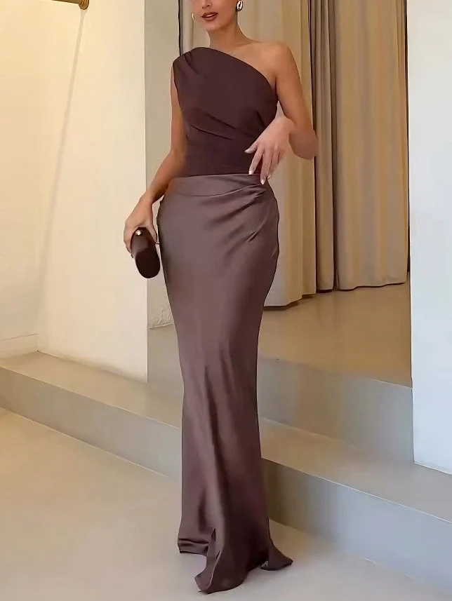 Luisa – Damenkleid mit einer Schulter und Plissee am Ausschnitt