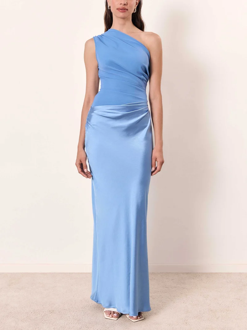 Luisa – Damenkleid mit einer Schulter und Plissee am Ausschnitt