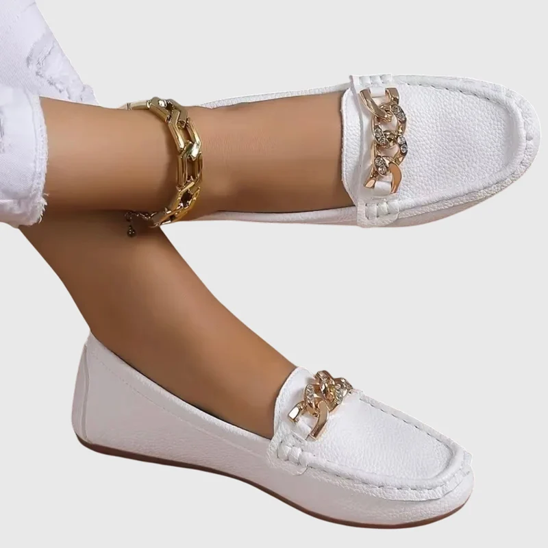Anja – Stilvolle Damenschuhe mit Kettenverzierung