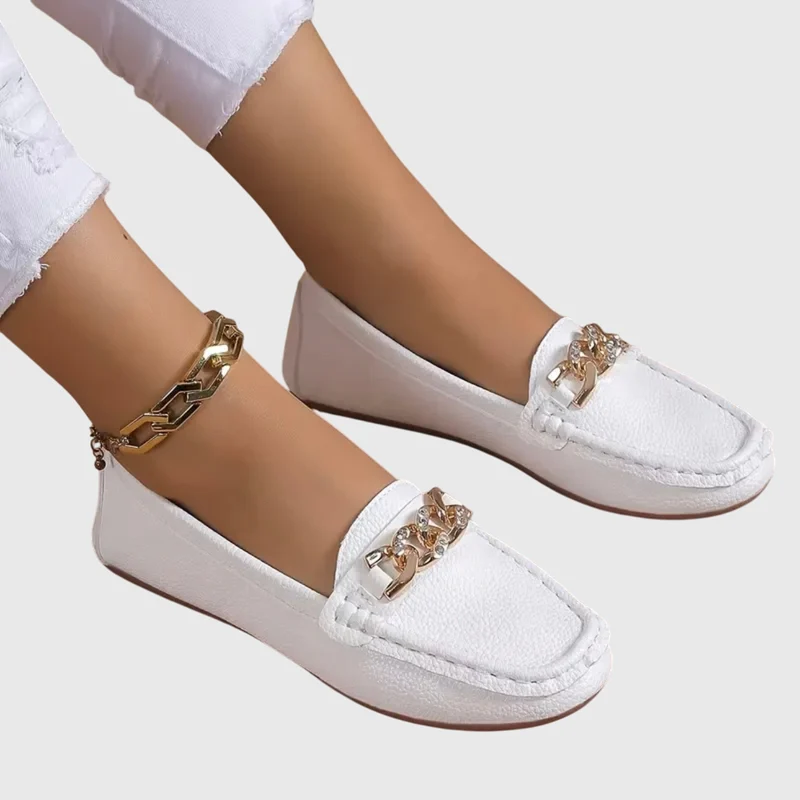 Anja – Stilvolle Damenschuhe mit Kettenverzierung