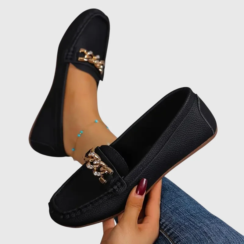 Anja – Stilvolle Damenschuhe mit Kettenverzierung