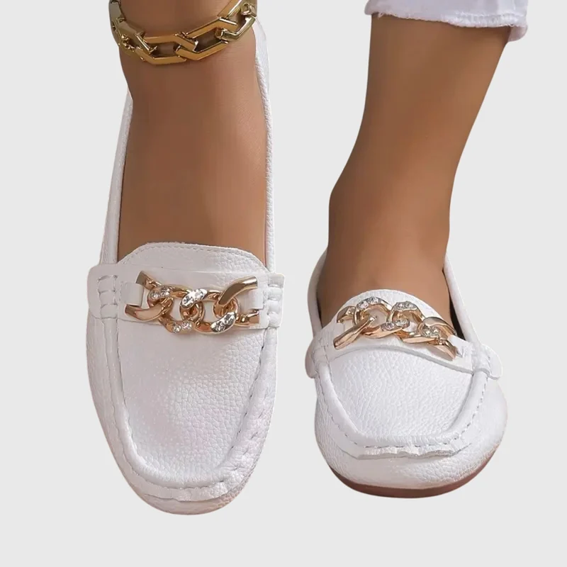Anja – Stilvolle Damenschuhe mit Kettenverzierung