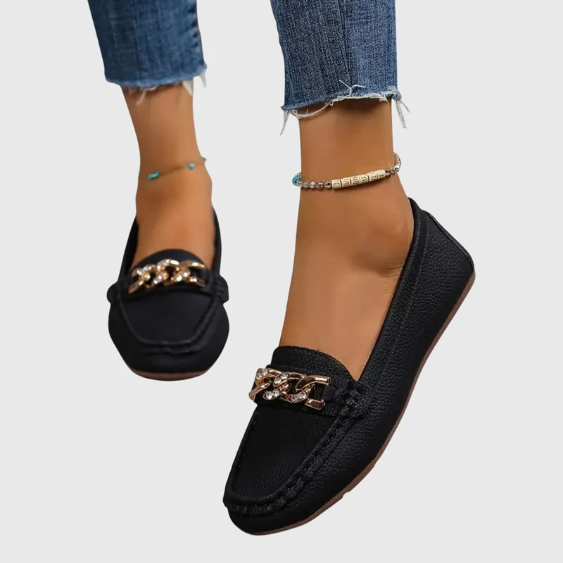 Anja – Stilvolle Damenschuhe mit Kettenverzierung