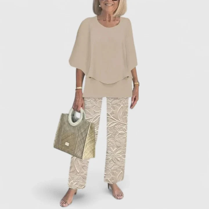 Kerstin – Elegantes Damenoutfit mit Blumenmuster