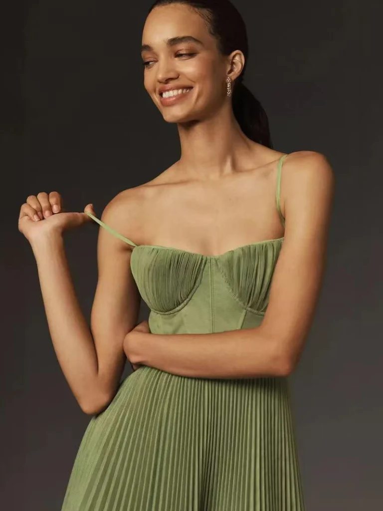 Melanie – Damenkleid mit Plissee-Schnitt