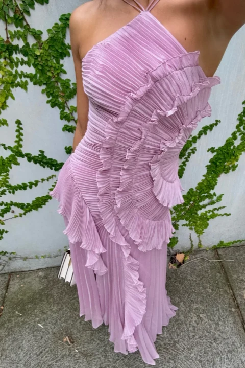 Clara – Maxikleid für Damen mit Falten und Rüschen