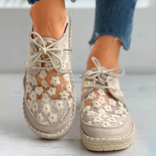Amelie – Lässige Damenschuhe mit Blumenstickerei