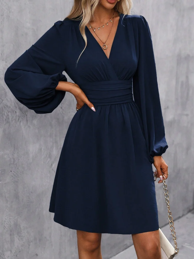 Julia – Damenkleid mit V-Ausschnitt und langen Ärmeln