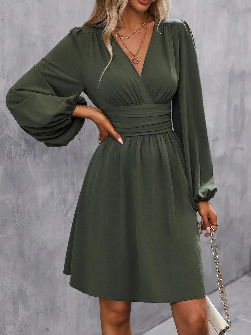 Julia – Damenkleid mit V-Ausschnitt und langen Ärmeln