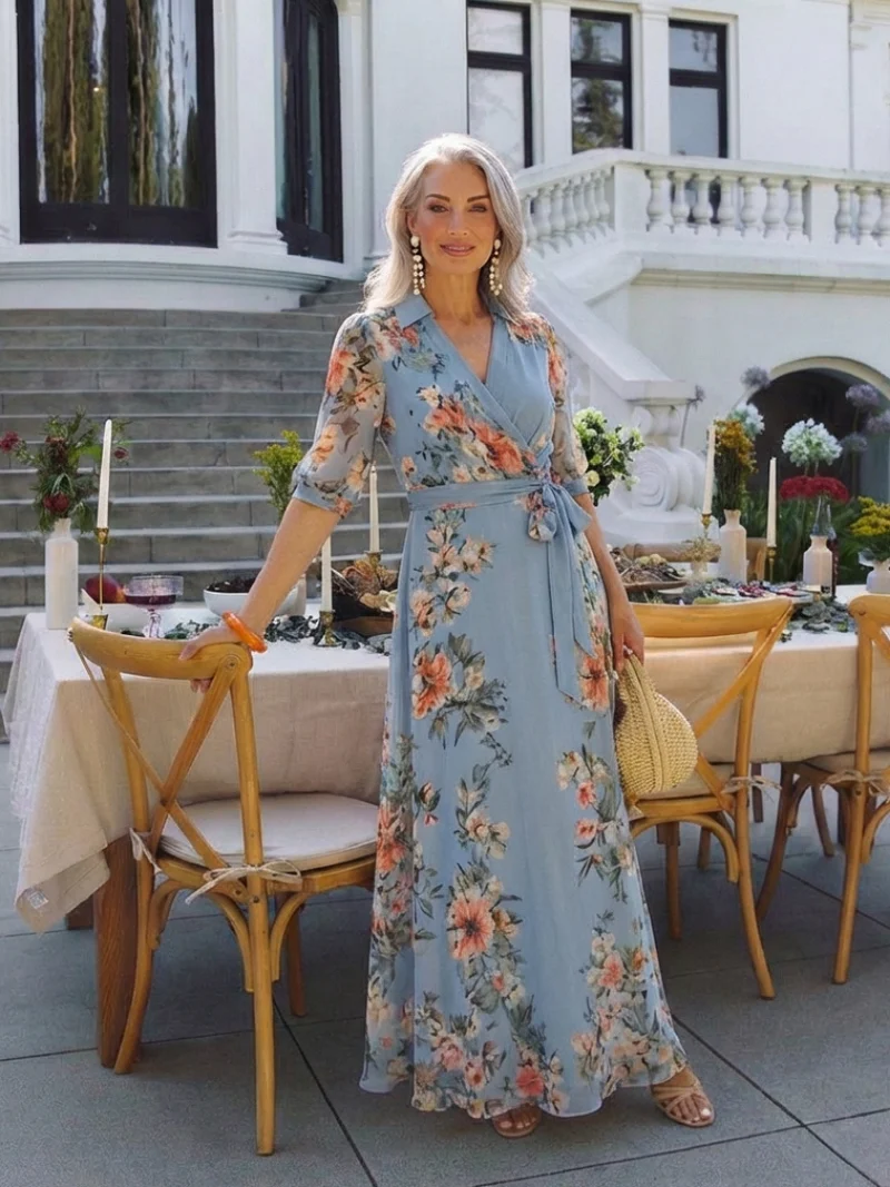 Ingrid – Damenkleid mit Blumenmuster und V-Ausschnitt