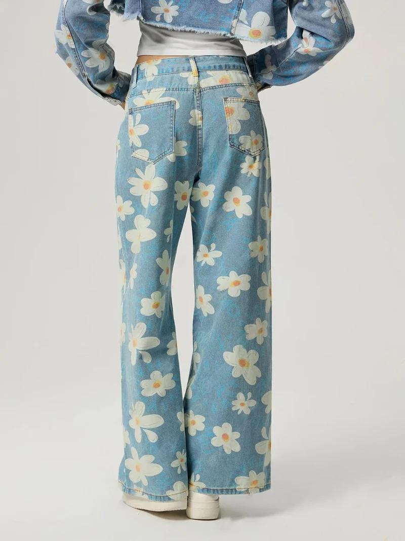 Lily – Damenhose mit weitem Bein und Blumenmuster
