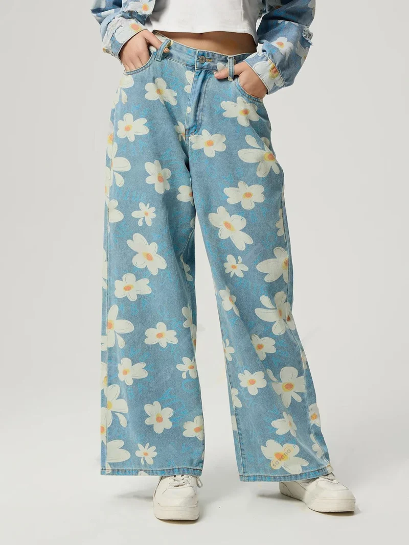 Lily – Damenhose mit weitem Bein und Blumenmuster