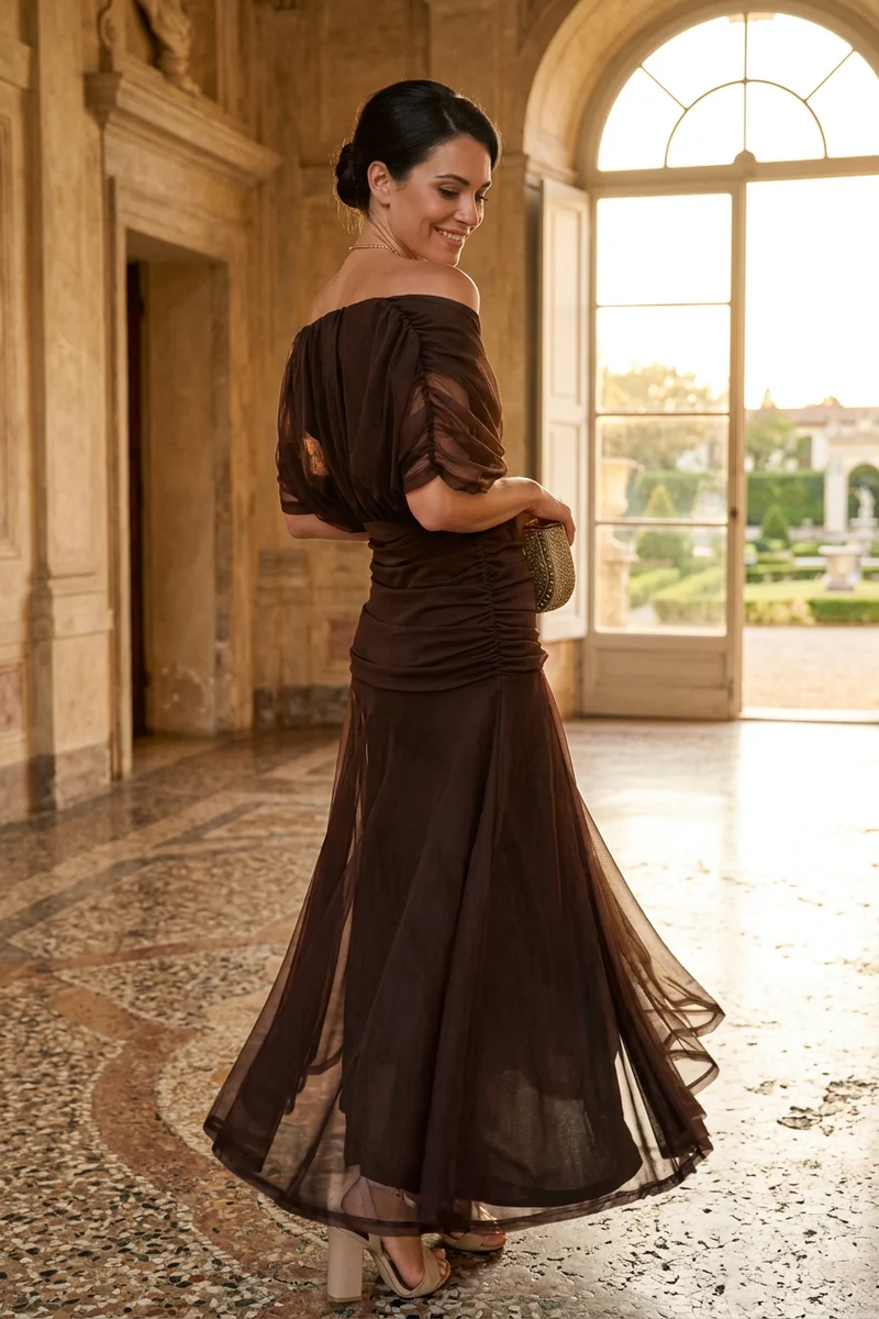 Stefanie – Schulterfreies Kleid mit ausgestelltem Saum