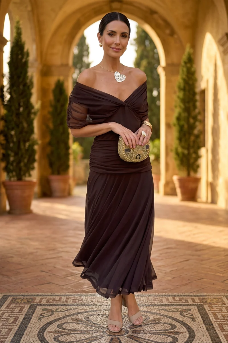 Stefanie – Schulterfreies Kleid mit ausgestelltem Saum