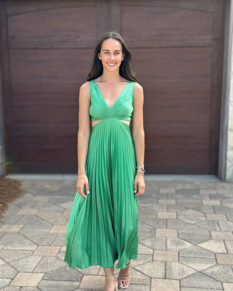 Thea – Maxikleid für Damen mit Falten und Ausschnitt an der Taille