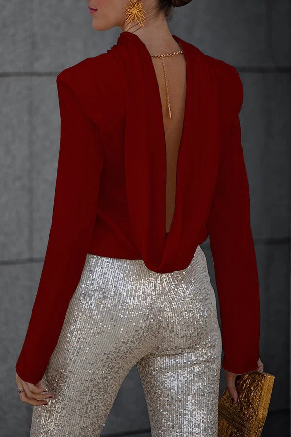 Ava – Elegante, drapierte Damenbluse mit Satinrückseite, Kettenverzierung und Rollkragen