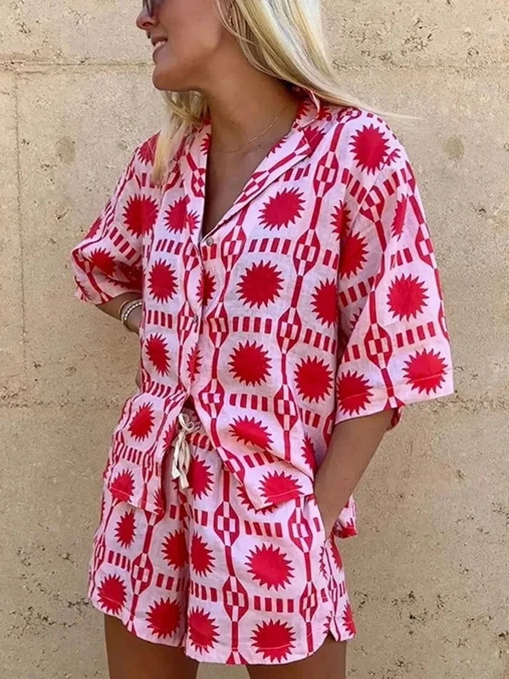 Sienna – Sommer-Set aus Shirt und Shorts mit geometrischem Muster für Damen