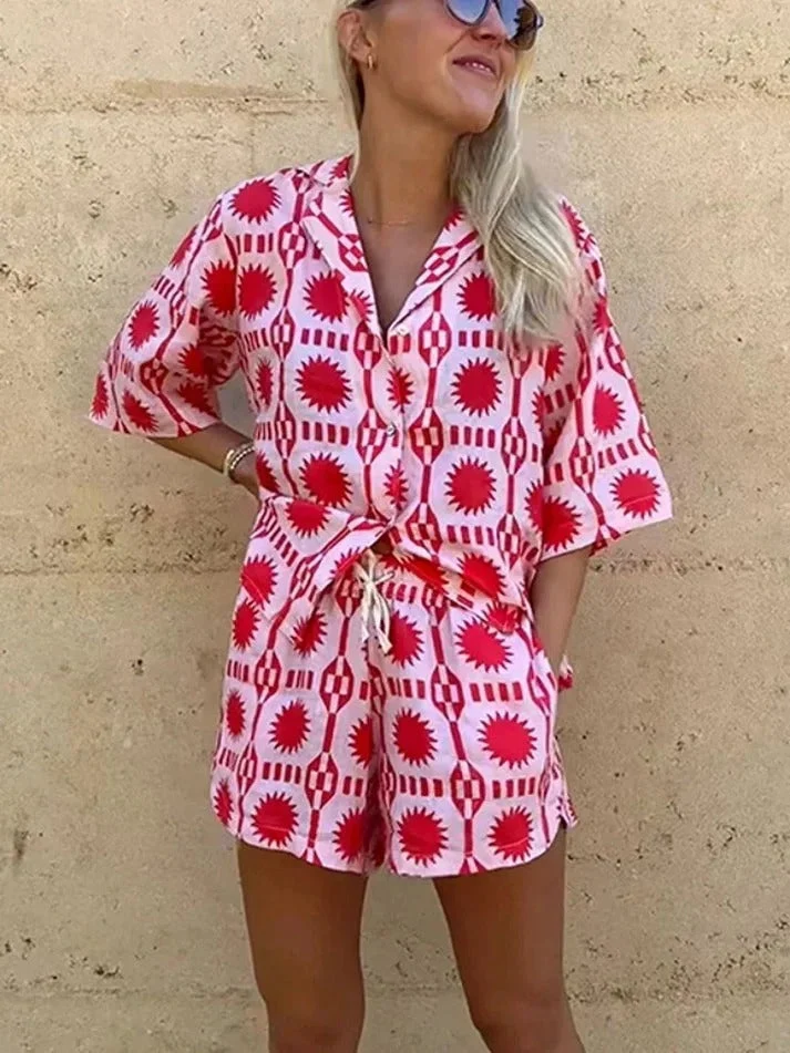 Sienna – Sommer-Set aus Shirt und Shorts mit geometrischem Muster für Damen