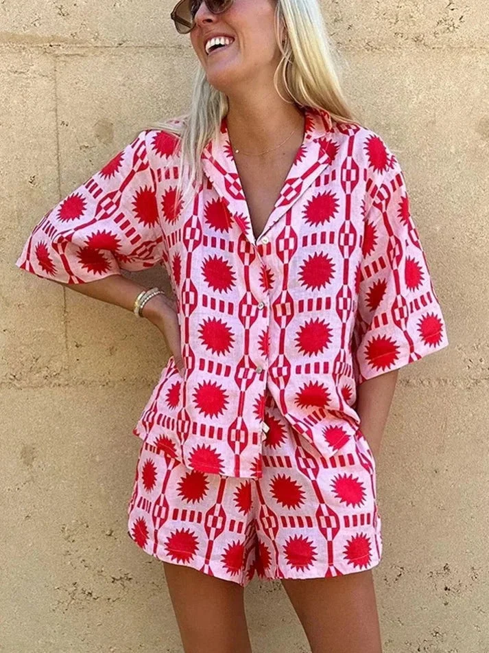 Sienna – Sommer-Set aus Shirt und Shorts mit geometrischem Muster für Damen